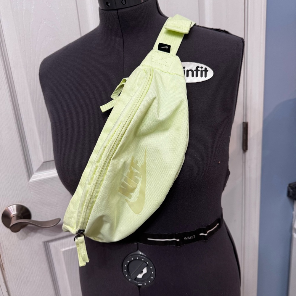 💚 Nike Women's Lime Green Waist Bag
